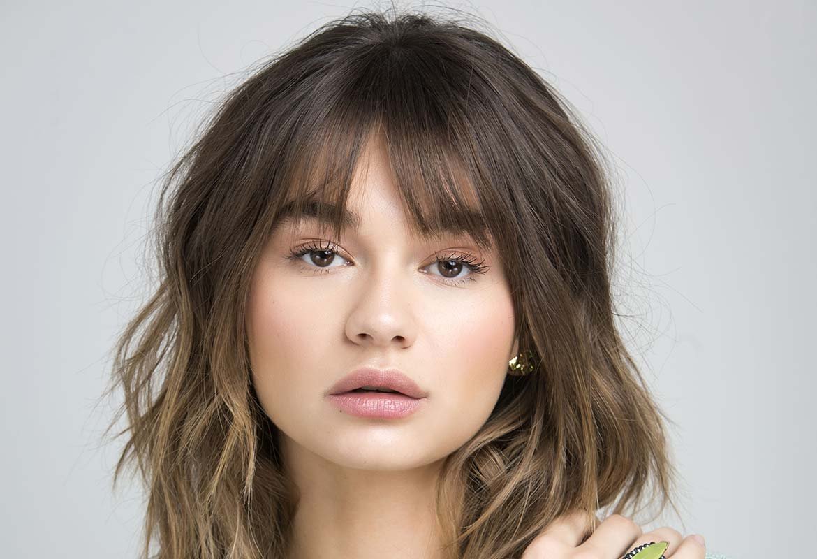 Dale textura a tu pelo y un punto de disciplina con el Aceite Extraordinario Universal de Elvive de L’Oréal Paris.